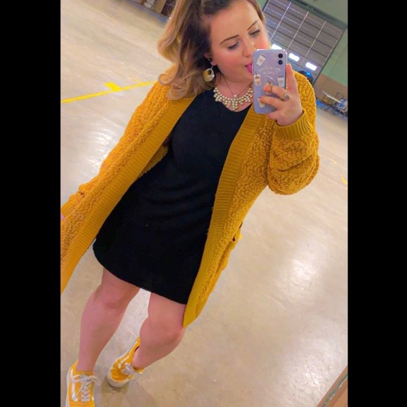 Meet your Posher, Alora - Picture 2 of 5